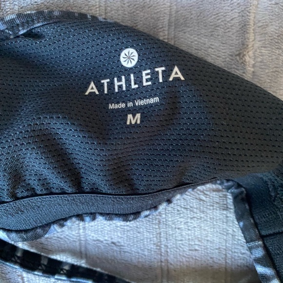 Athleta strappy tank with built-in bra, size medium, great condition - Picture 4 of 5